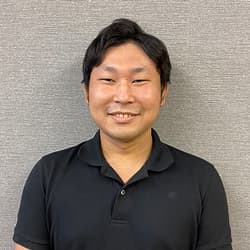 営業社員　寺田 友耶